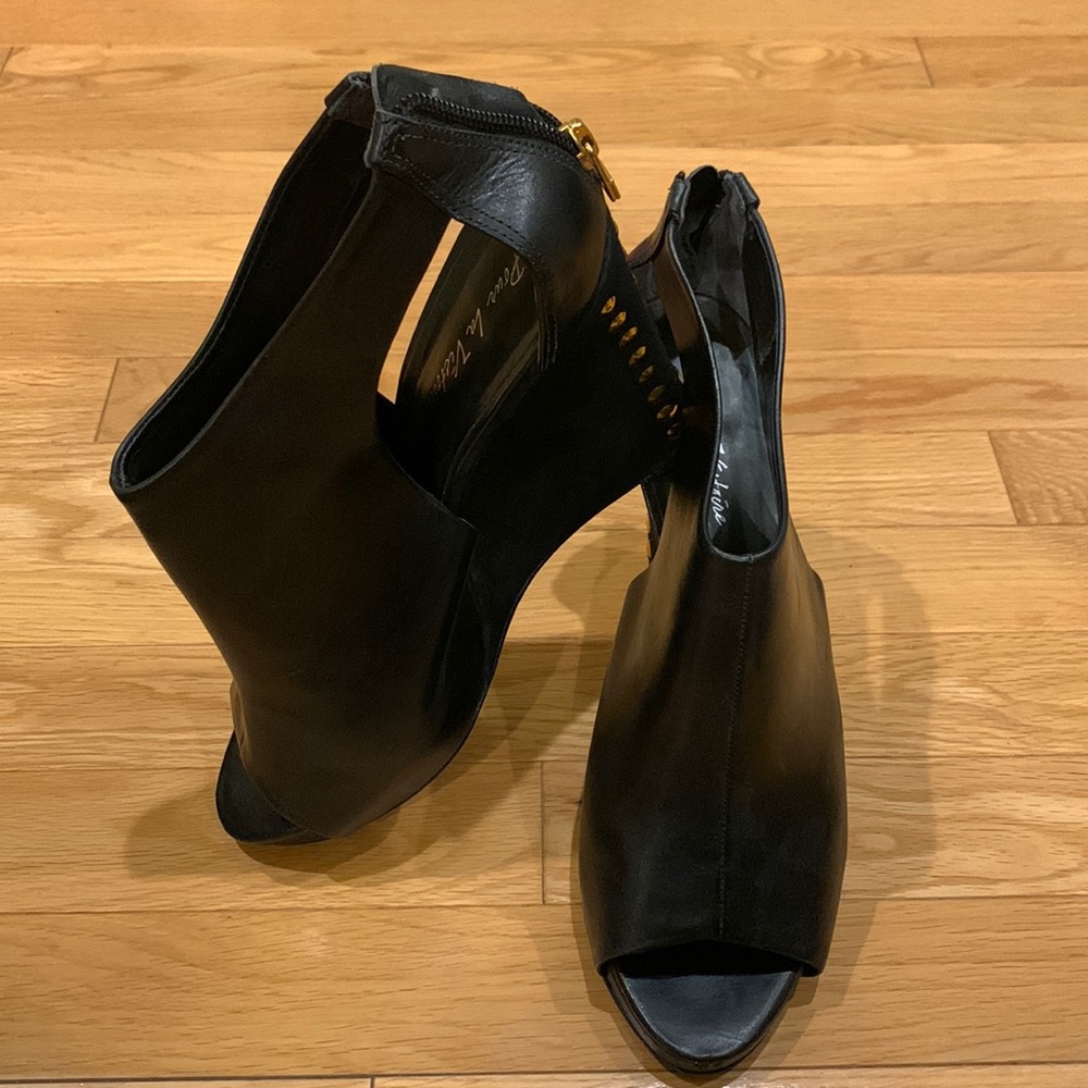 Peep toe leather and suede wedges, Made in Brazil.